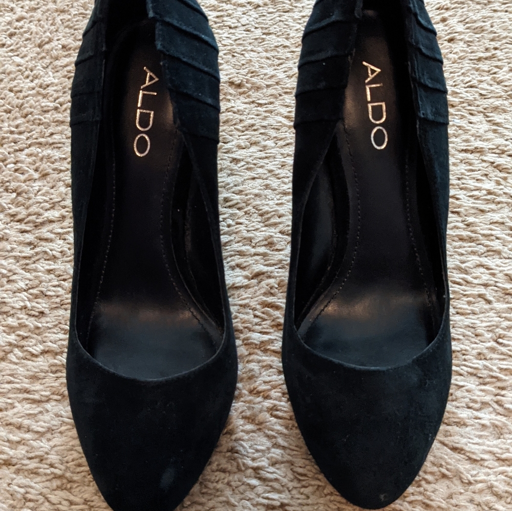 Aldo black velvet shoes like new